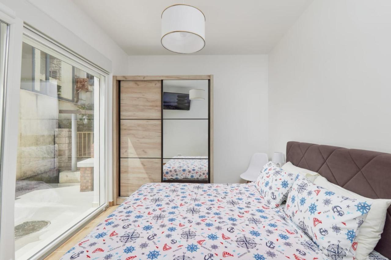 Petrovic Apartmani Tivat Exterior photo